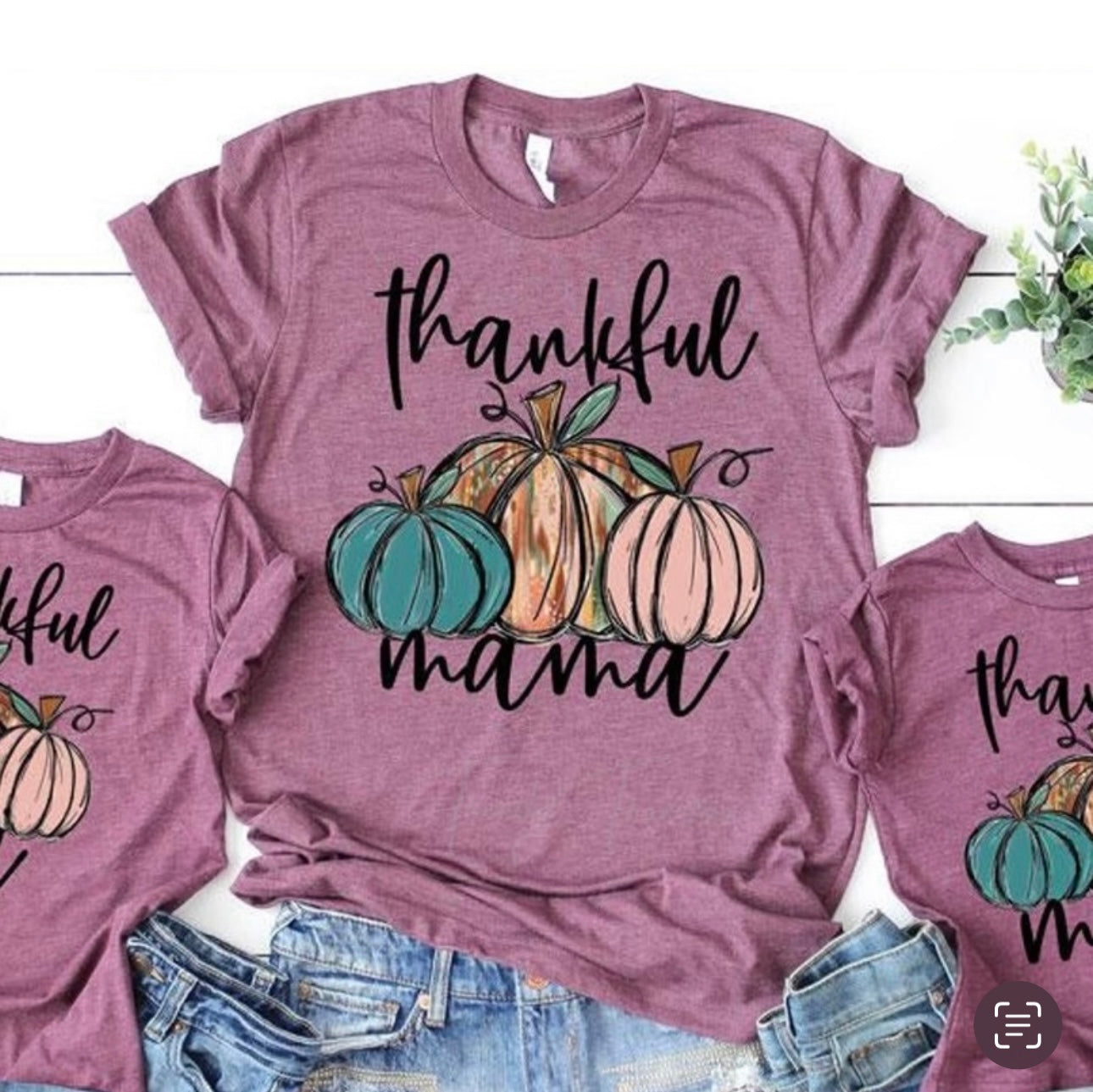 Thankful Mama Tricolor Pumpkins Print Tee